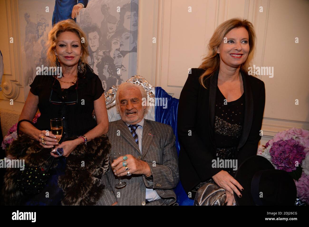Jean Paul Belmondo Et Beatrice Agenin Valerie Trierweiler A La Fete Donnee Par Michou A Son