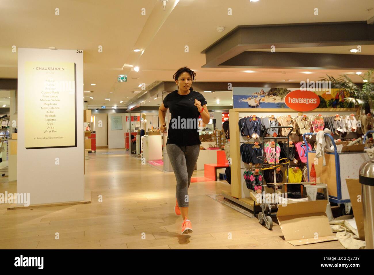 Lancement des soldes au BHV Marais , des clientes participent a un bootcamp  pour avoir le privilege de commencer les soldes 30mn avant l'ouverture du  magasin a Paris, France, le 22 juin