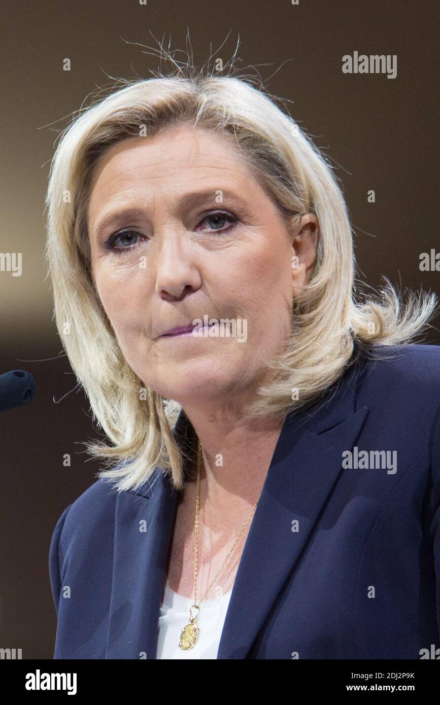 MARINE LE PEN HOMMAGE DE MARINE LE PEN A JEANNE D'ARC BANQUET
