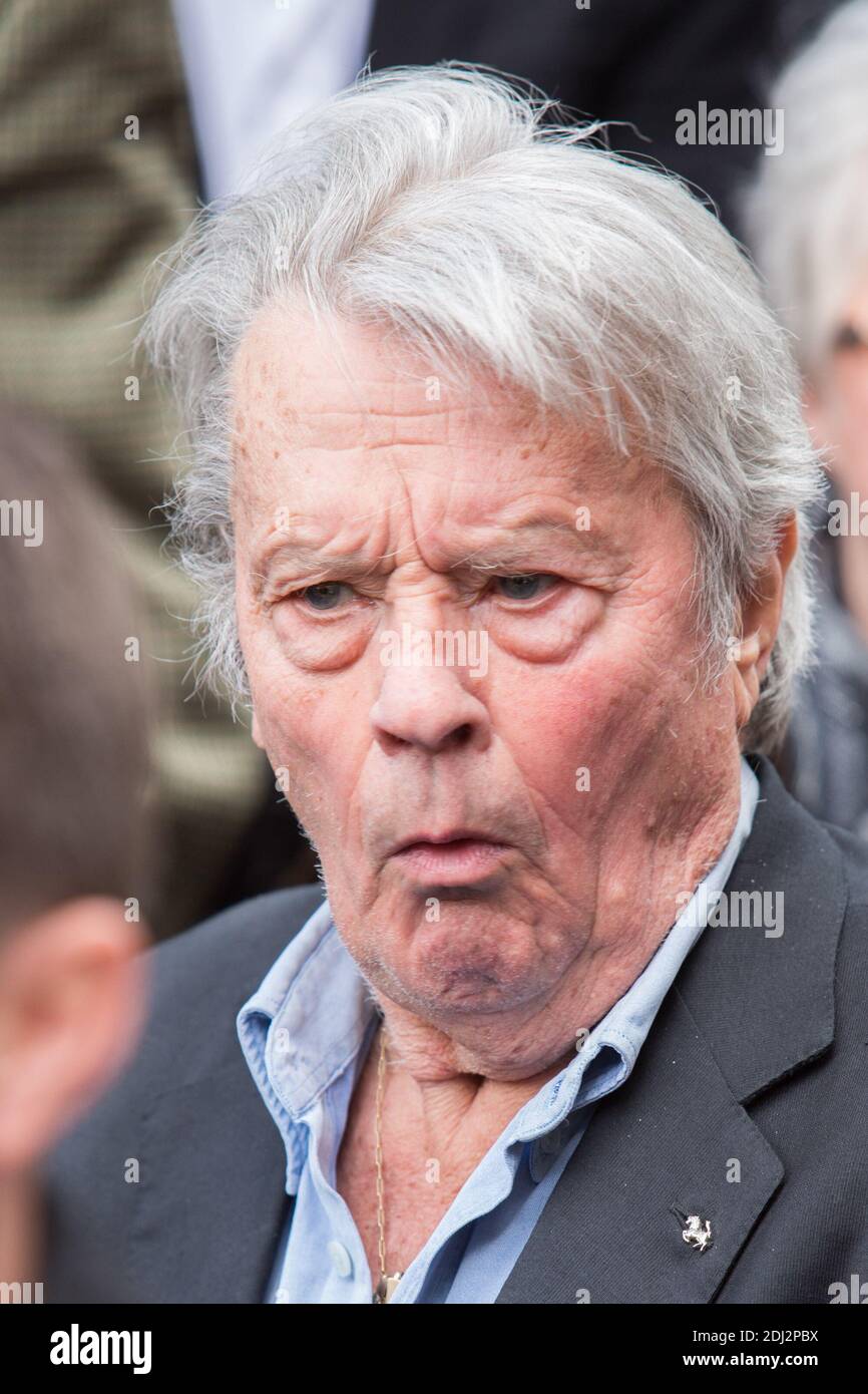 ALAIN DELON - Inauguration de la place Henri Salvado face à l'Olympia
