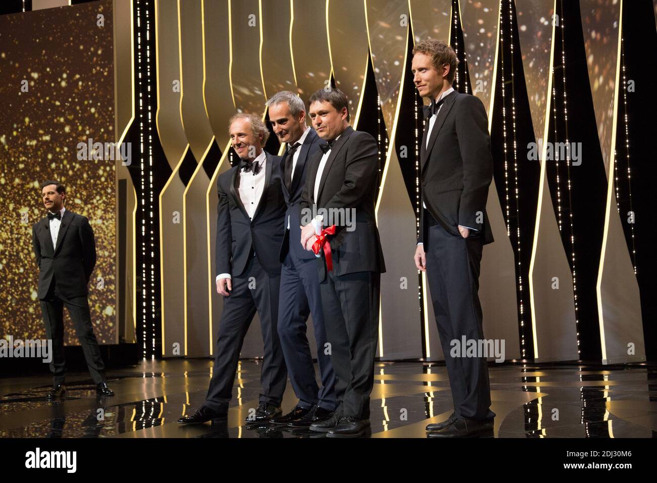 Olivier Assayas Cristian Mungiu Prix De La Mise En Scene Ex Aequo Cannes Ceremonie