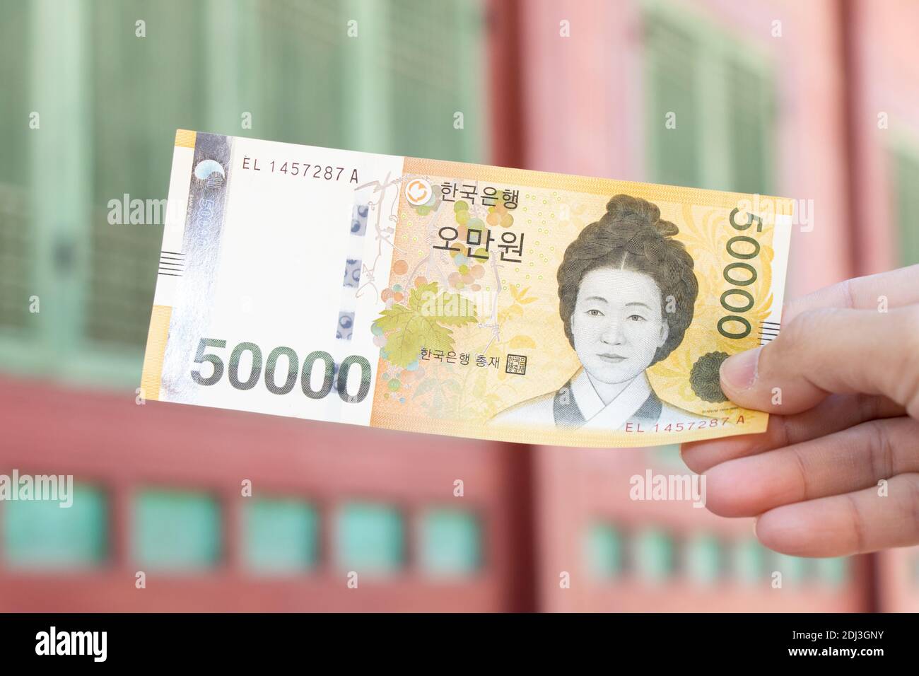 Traveller hand hold 50000 korean won banknote on defocused Korean palace  background Stock Photo - Alamy