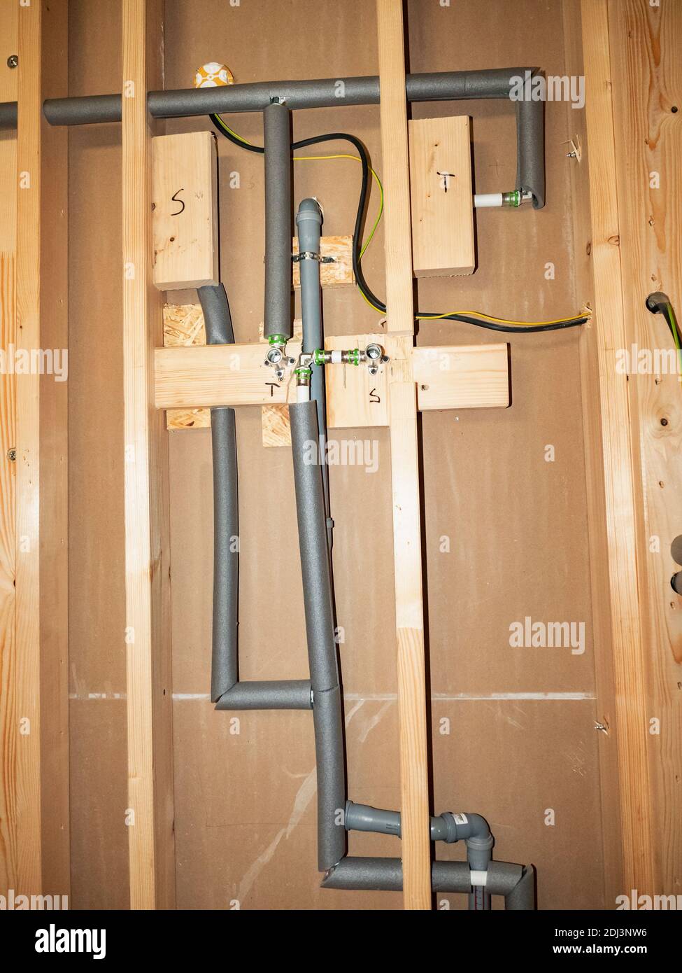 Fixing the water distribution in the inner wall of the shower to the ...