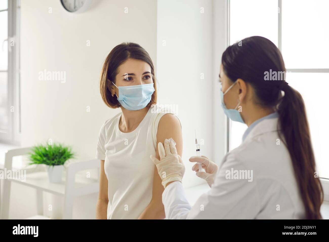Doctor patient injection woman hi-res stock photography and images - Alamy