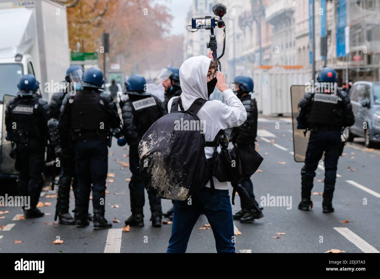 Lyon (France), 12 December 2020. 2000 demonstrators according to the Rhône prefecture for this new pride march in Lyon. Journalist filming the police. Stock Photo