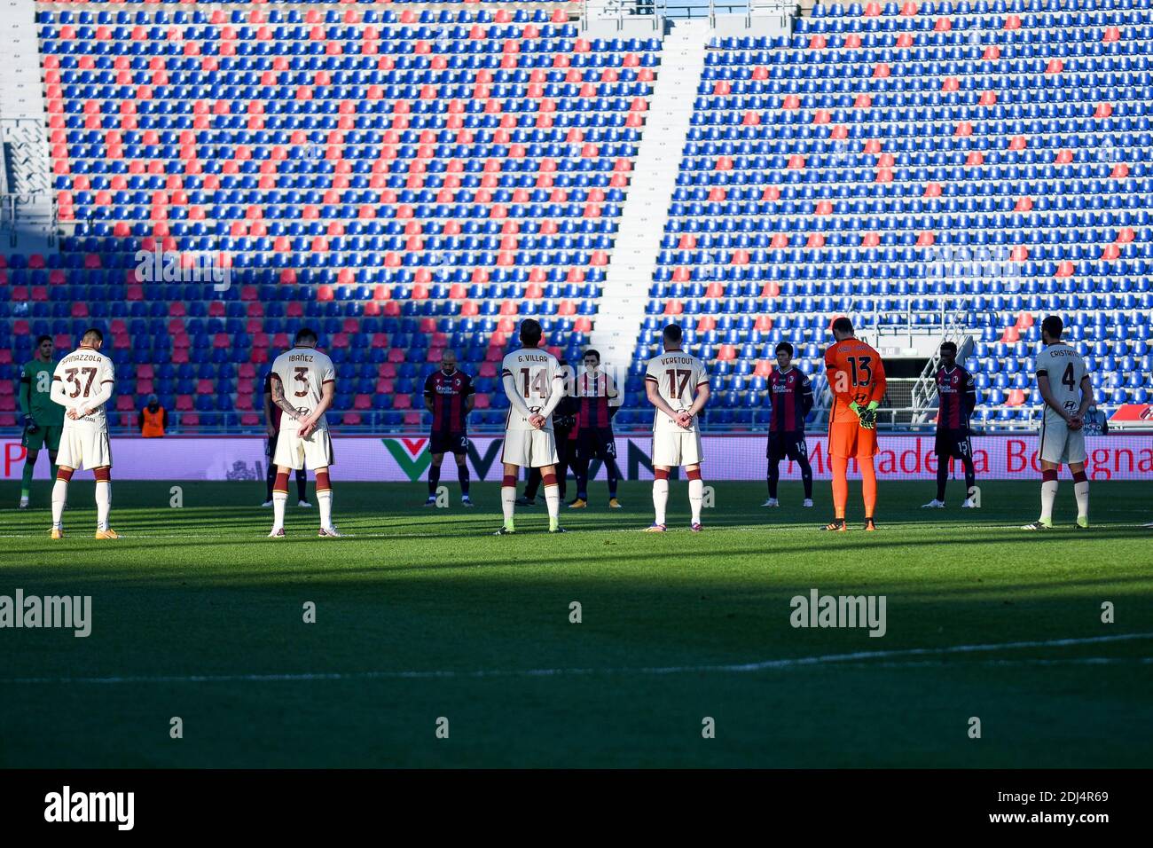 Dall&#39;Ara stadium, Bologna, Italy, 13 Dec 2020, One minute silent remembering Paolo Rossi during Bologna FC vs AS Roma, Italian football A - Photo Ettore Griffoni / LM Stock - Alamy