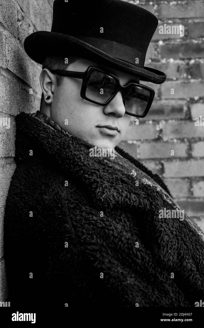black and white top hat and attitude Stock Photo - Alamy