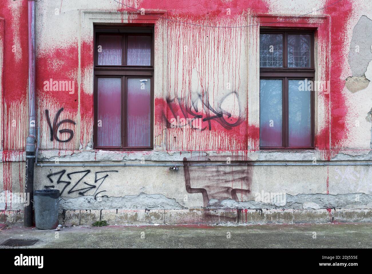 Poor house window hi-res stock photography and images - Alamy