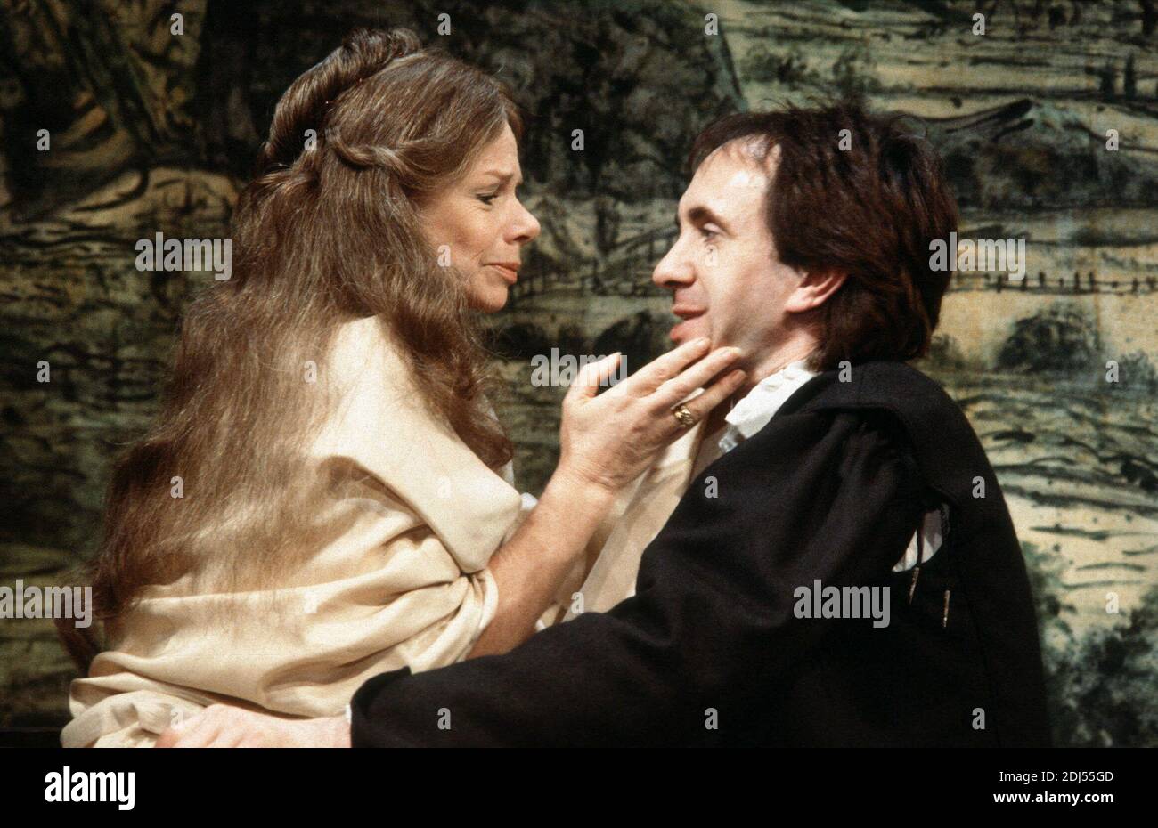 Jill Bennett (Gertrude), Jonathan Pryce (Hamlet) in HAMLET by Shakespeare at the Royal Court Theatre, London  02/04/1980  set design: William Dudley   costumes: Sue Plummer   lighting: Gerry Jenkinson   director: Richard Eyre Stock Photo