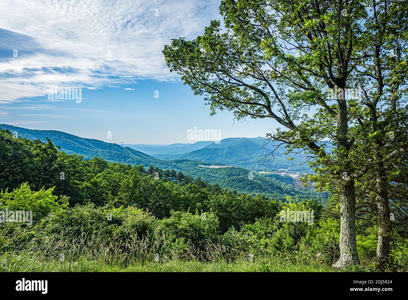 Blue ridge mountains virginia road hi-res stock photography and images ...