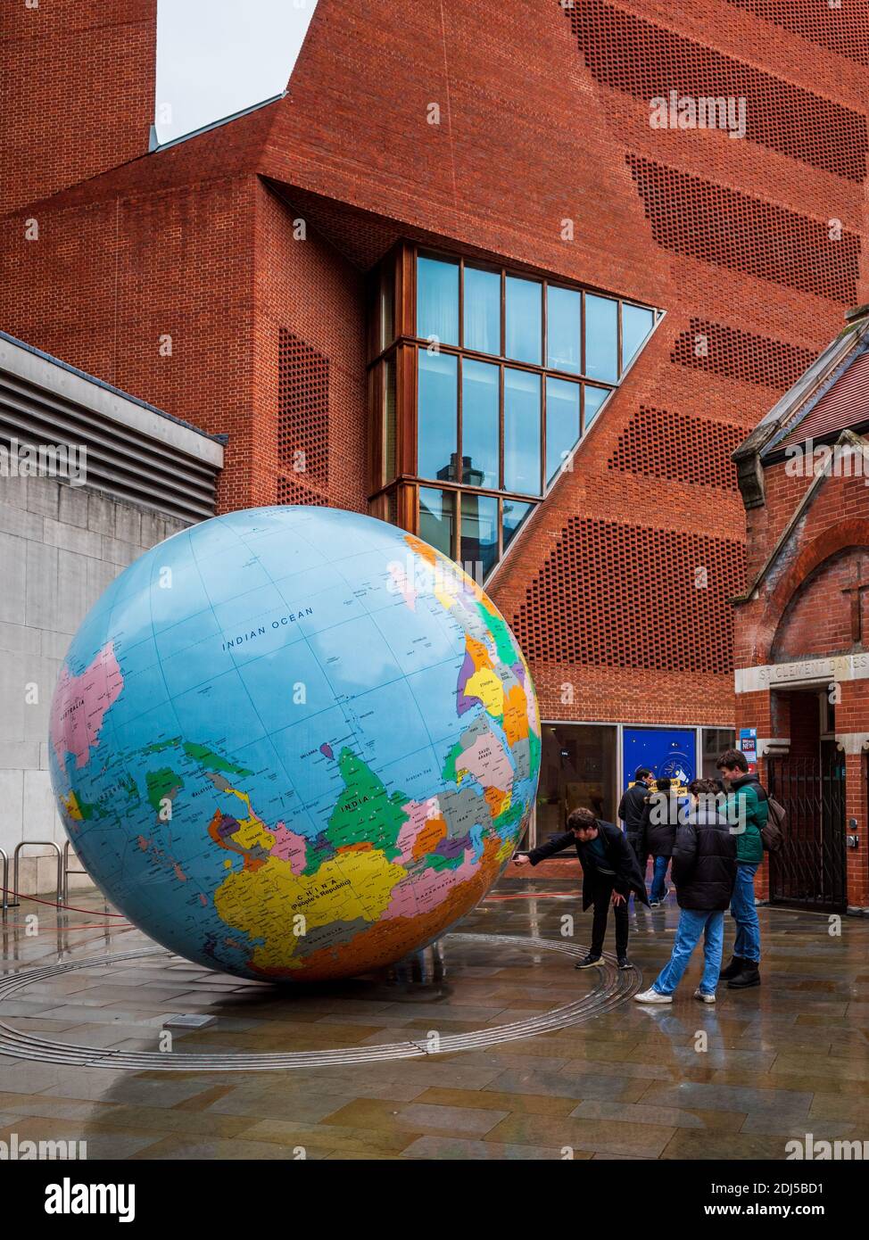 LSE London - large inverted globe at the London School of Economics campus in central London. The World Turned Upside Down sculpture by Mark Wallinger Stock Photo