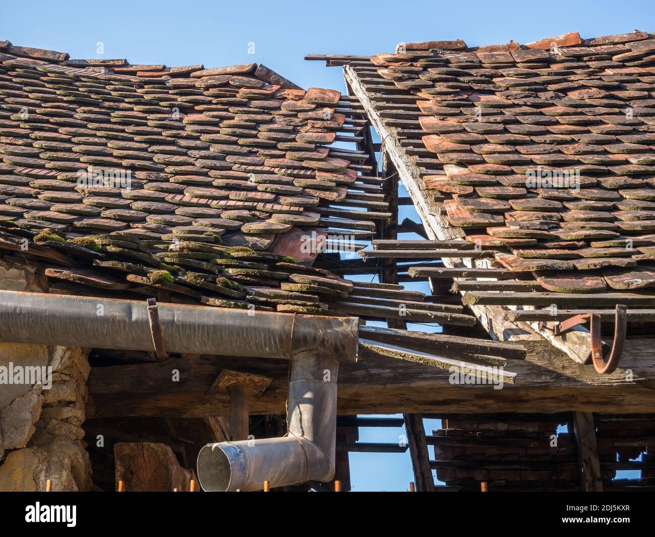 House broken in half hi-res stock photography and images - Page 2 - Alamy