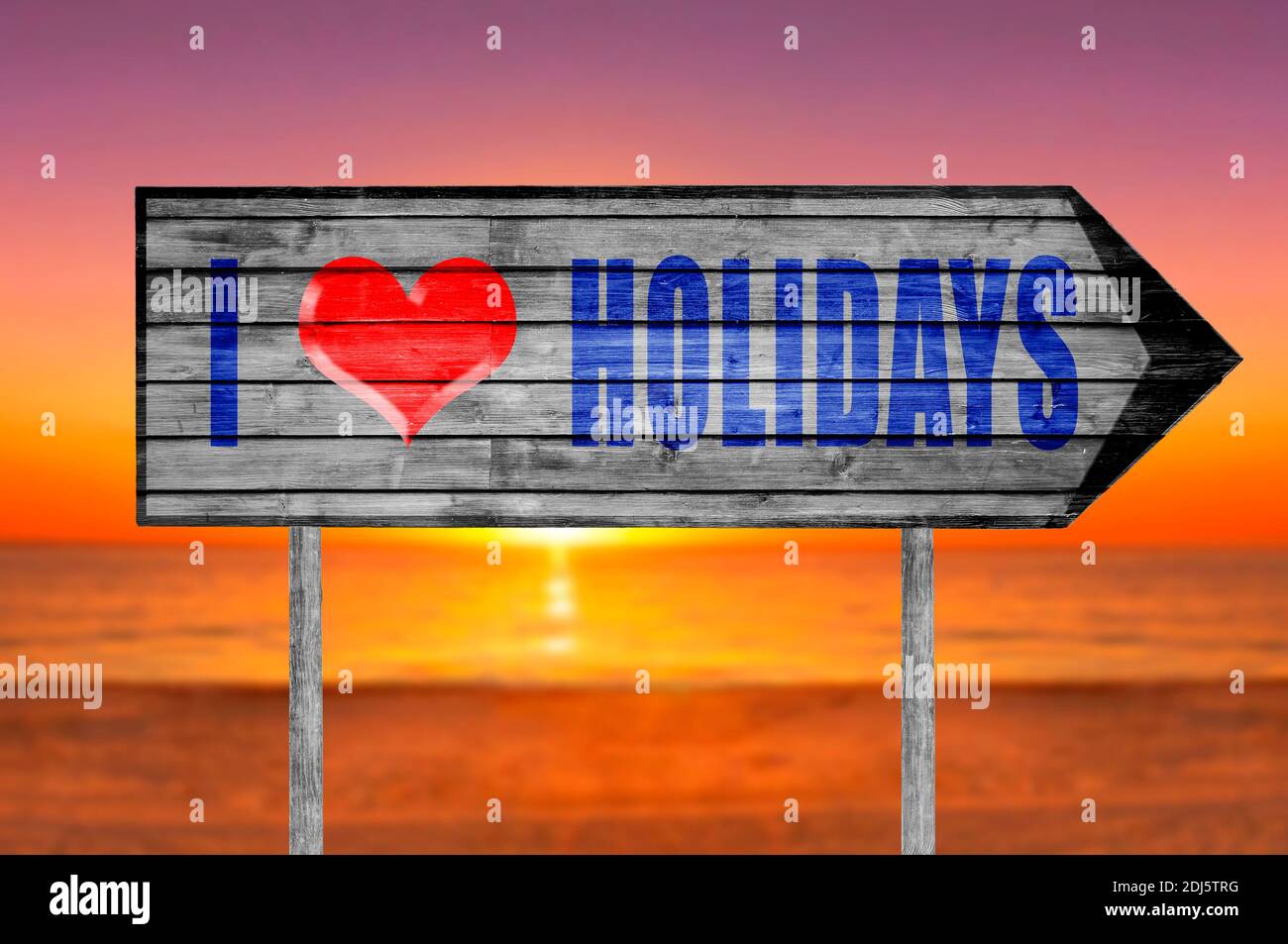 I love holidays wooden sign on a beach background Stock Photo Alamy
