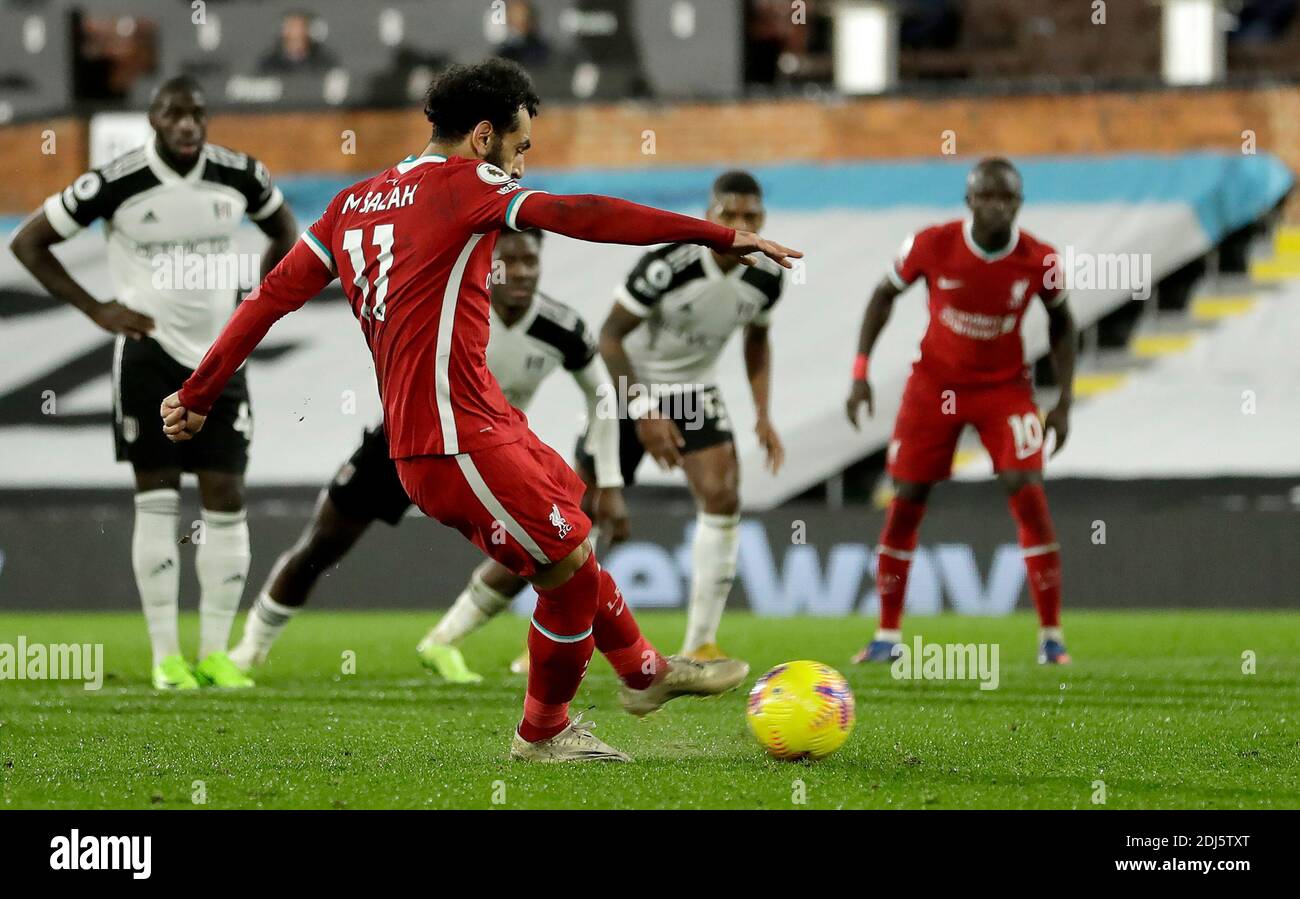 Liverpool's Mohamed Salah scores his side's first goal of the game from the penalty spot during the Premier League match at Craven Cottage, London. Stock Photo