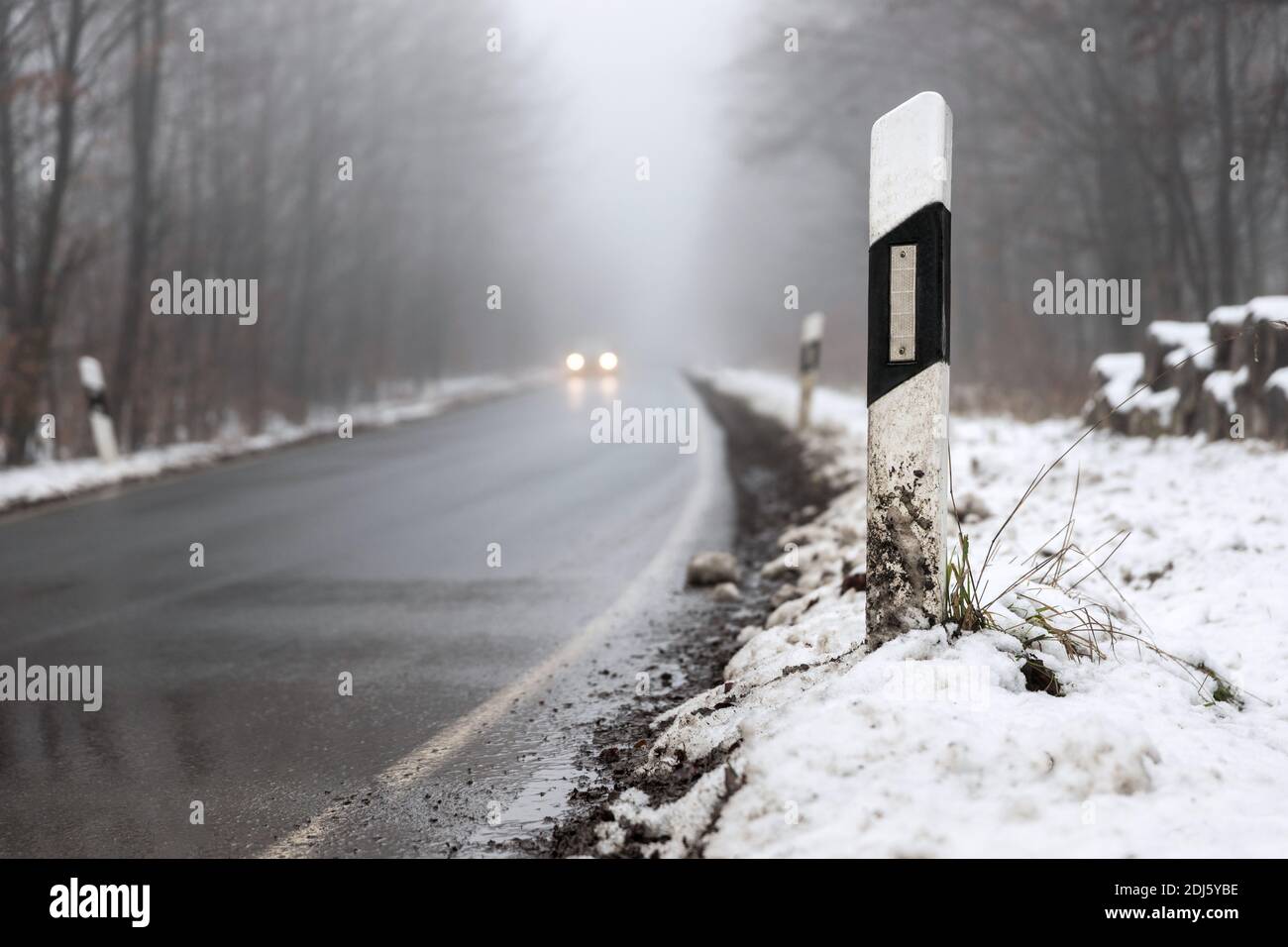 Car driving low visibility hi-res stock photography and images - Alamy