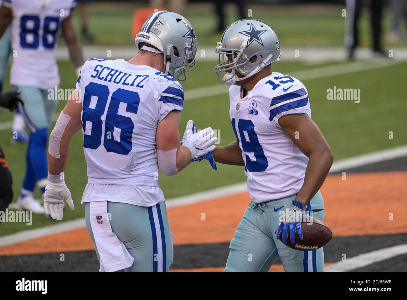 Cincinnati, OH, USA. 13th Dec, 2020. Dallas Cowboys wide receiver CeeDee  Lamb #88 waves to fans after NFL football game action between the Dallas  Cowboys and the Cincinnati Bengals at Paul Brown