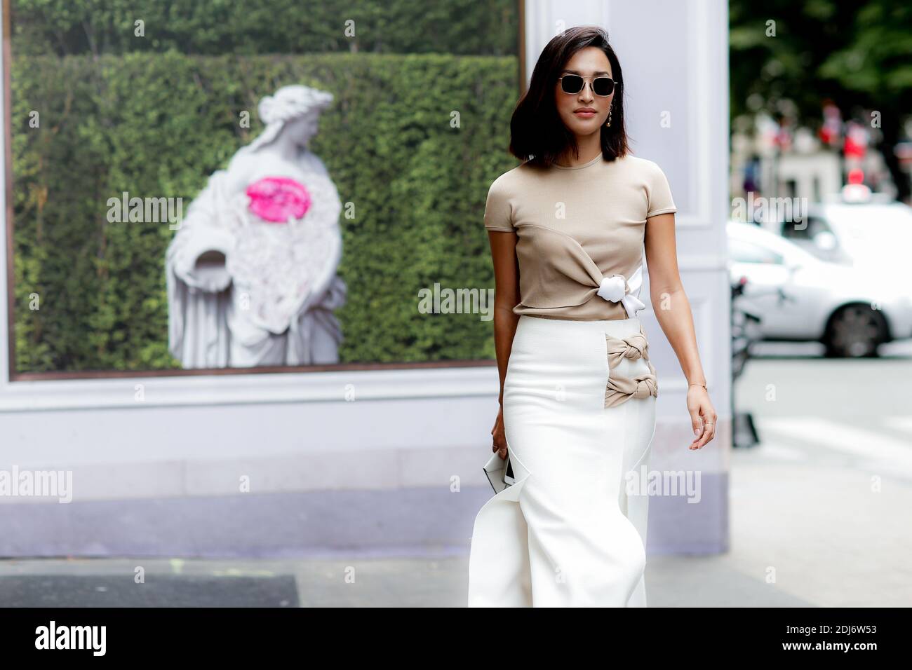 Nicole Warne Wears the Dior '30 Montaigne' Bag