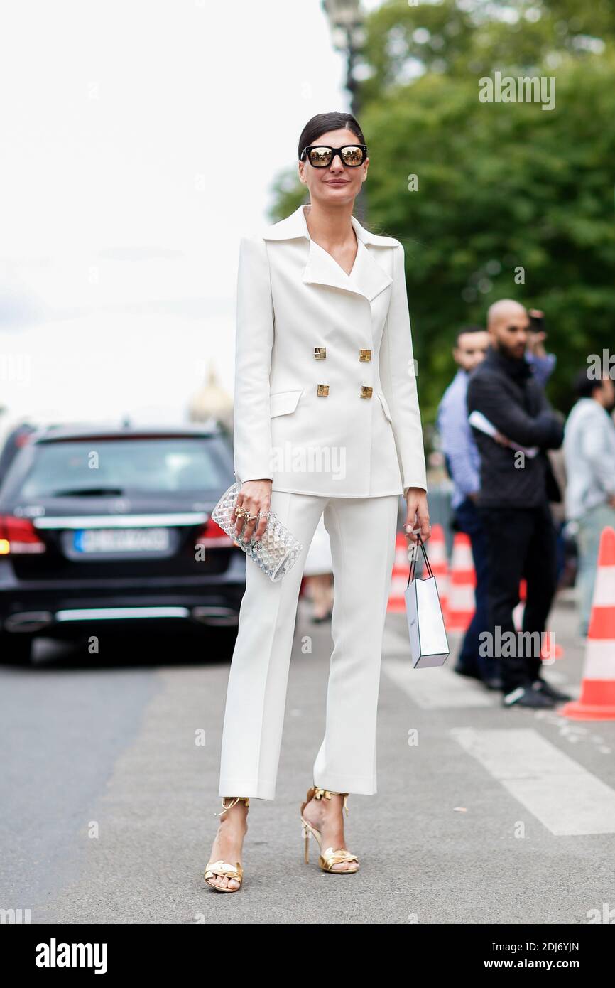 Street style, Giovanna Battaglia arriving at Chanel Fall-Winter 2016-2017  Haute Couture show held at Grand Palais, in Paris, France, on July 5, 2016.  Photo by Marie-Paola Bertrand-Hillion/ABACAPRESS.COM Stock Photo - Alamy