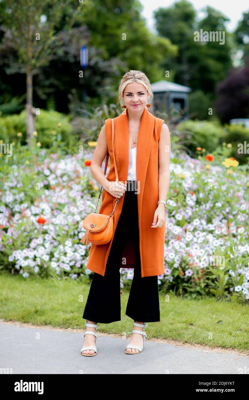 Street style, Mathilde Margail (blogger au petit imprevu) arriving at