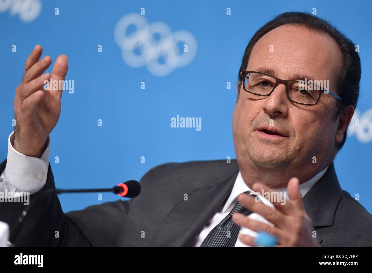 French President Francois Hollande attends the Paris 2025 Olympic bid