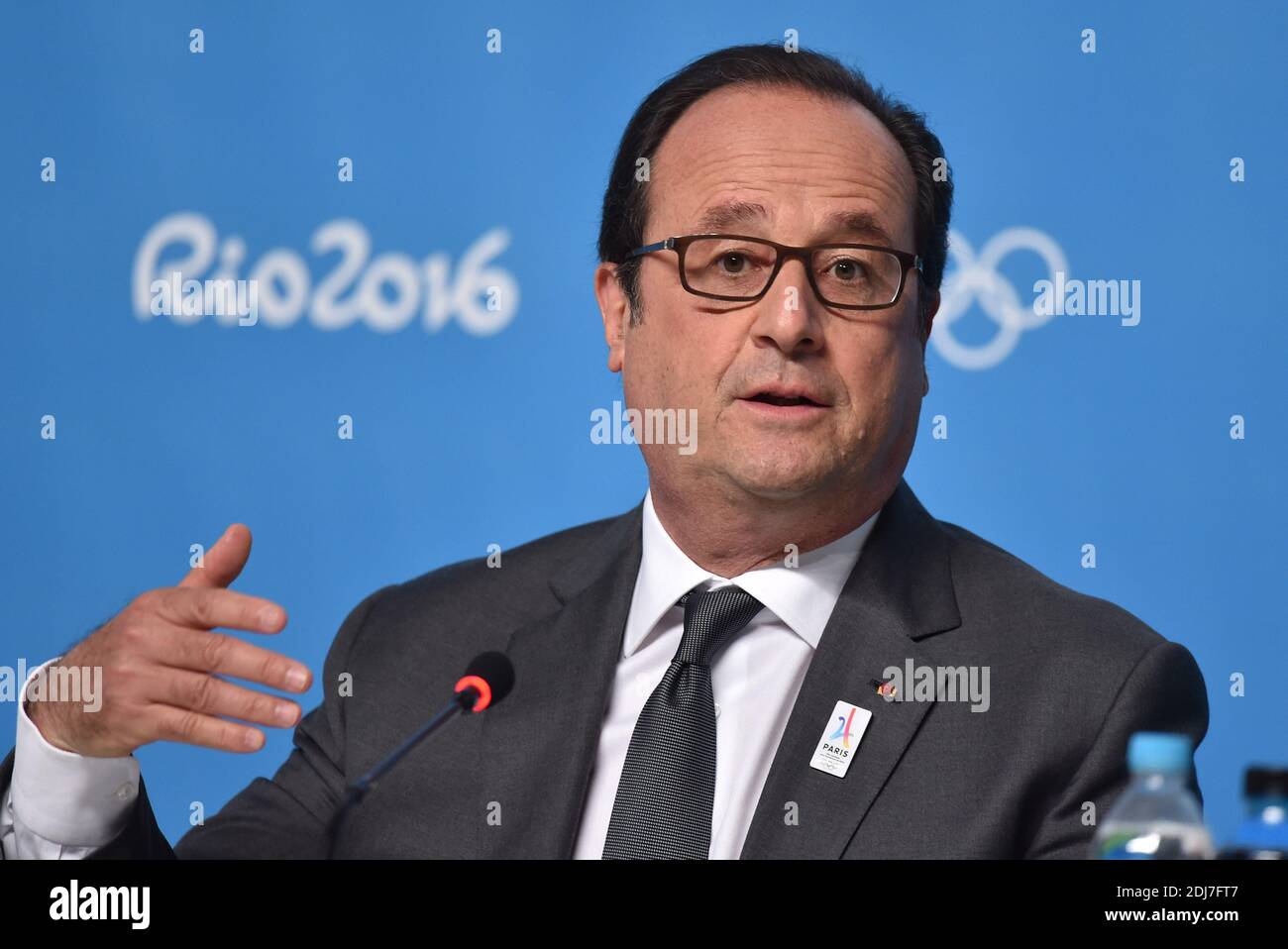 French President Francois Hollande attends the Paris 2024 Olympic bid
