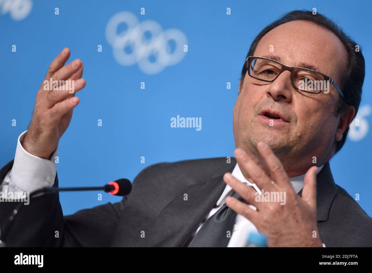 French President Francois Hollande attends the Paris 2024 Olympic bid