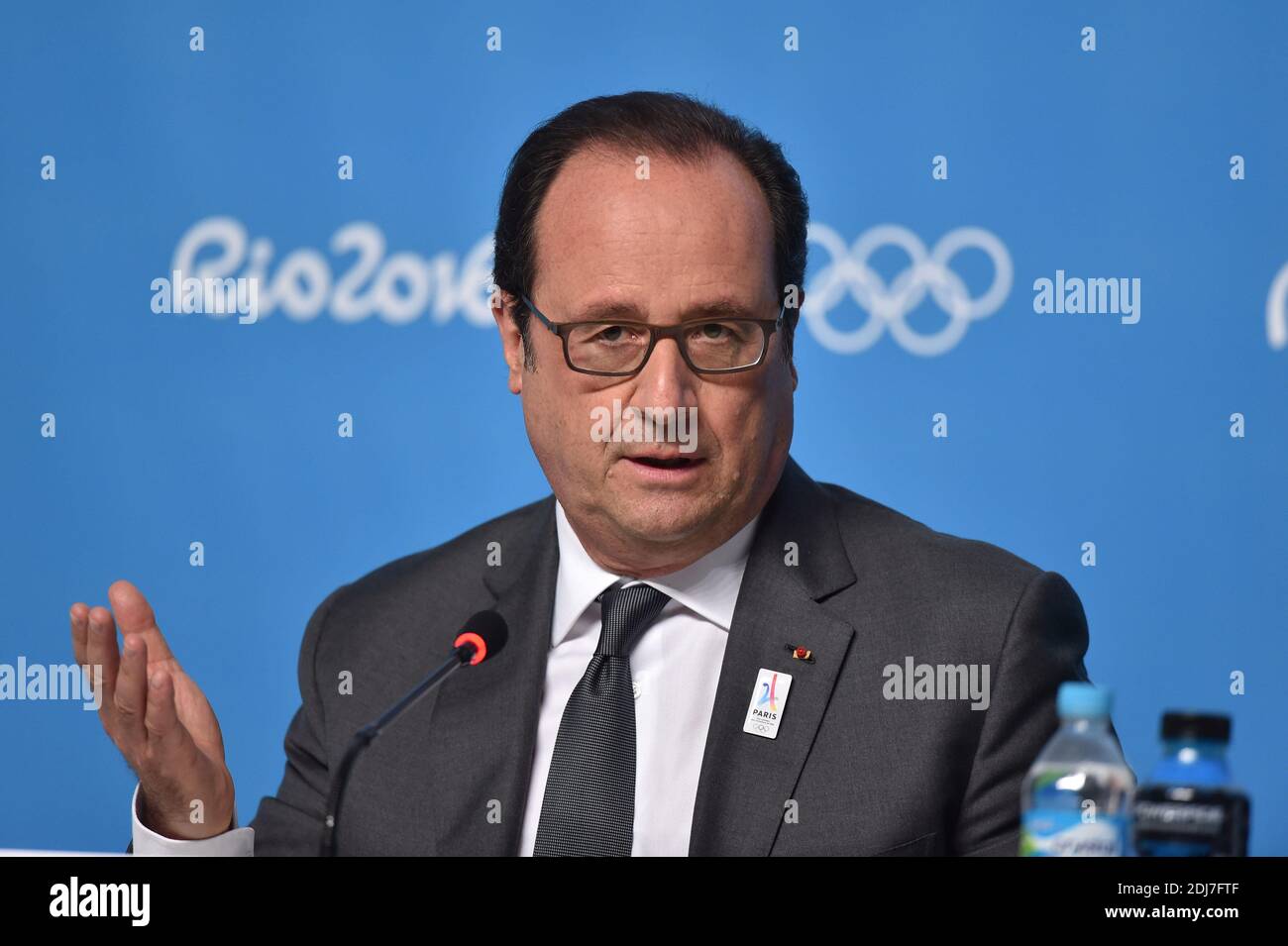 French President Francois Hollande attends the Paris 2024 Olympic bid