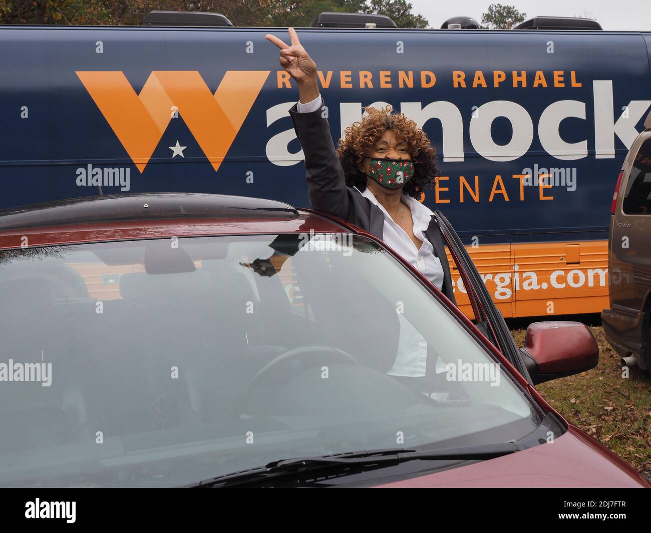 Columbus, Georgia, USA. 13th Dec, 2020. A supporter of Senior Pastor of Ebenezer Baptist Church and Democratic nominee for U.S. Senate Reverend Raphael Warnock signals the sign of victory as her candidate addresses a 'Get Ready to Vote' drive-in Worship Service. Credit: Sue Dorfman/ZUMA Wire/Alamy Live News Stock Photo