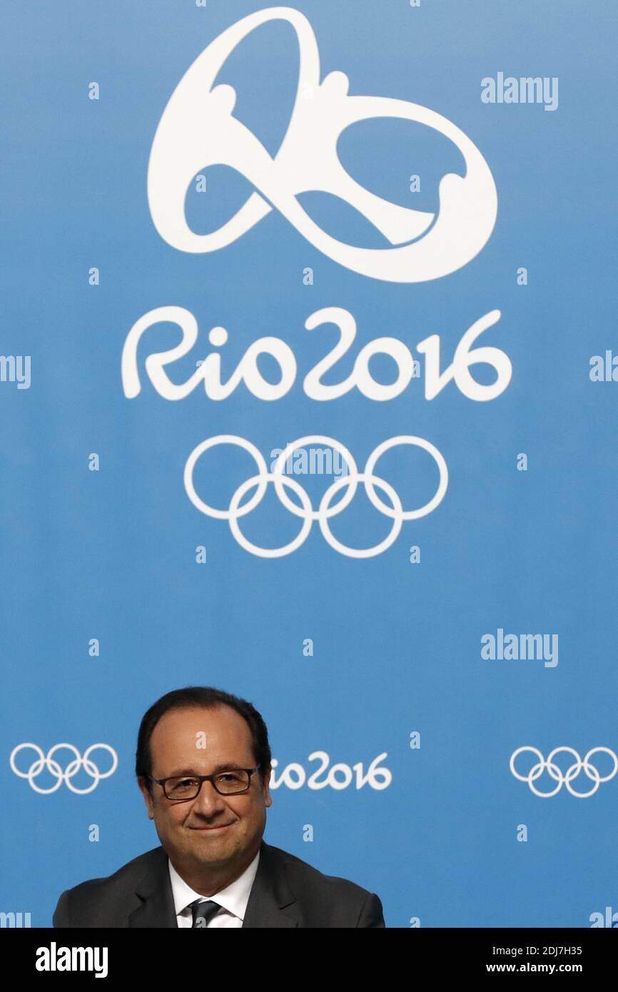 French President Francois Hollande gives a press conference to support