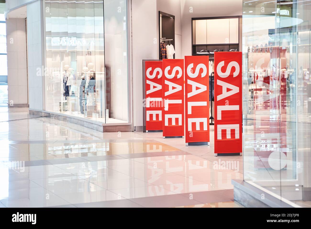 Sale red sign at mall. Discount concept Stock Photo - Alamy