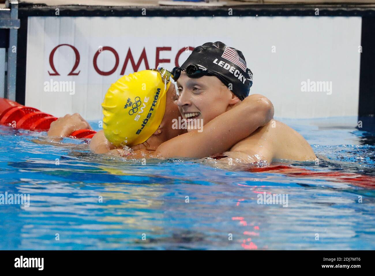 Women 200m freestyle final hi-res stock photography and images - Alamy