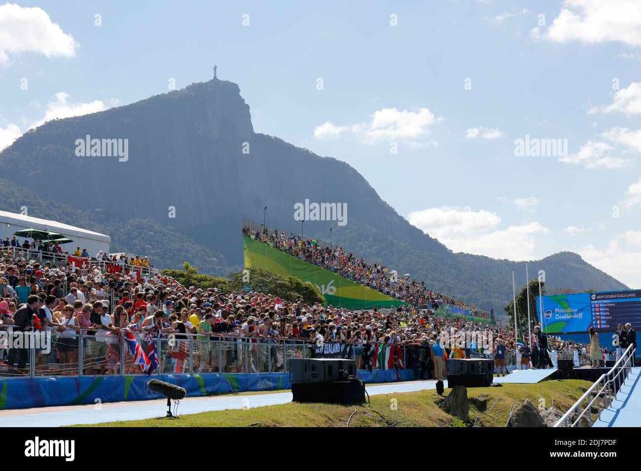 Illustration of the rowing event in Lagoa Rowing Stadium, Rio, Brasil ...