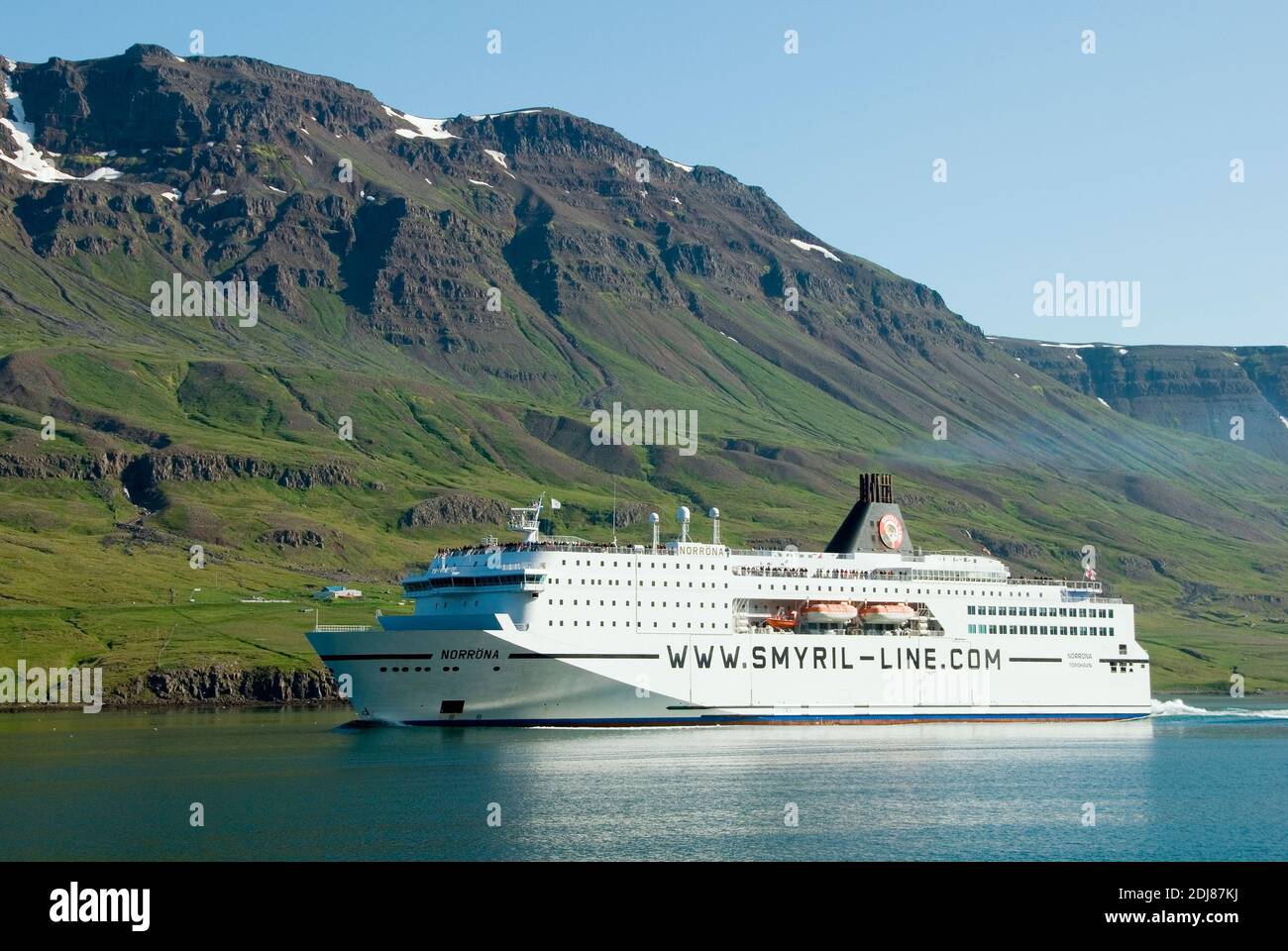 Europa, Island, Iceland, Fjord Seydisfjoerdur, Fjordlandschaft, Faehre Norraena, Smyril Line, Faehre im Fjord Stock Photo