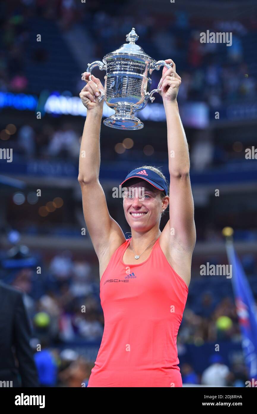 Angelique Kerber Ger Presented With Women Single S Trophy At The 16 Us Open At Billie Jean
