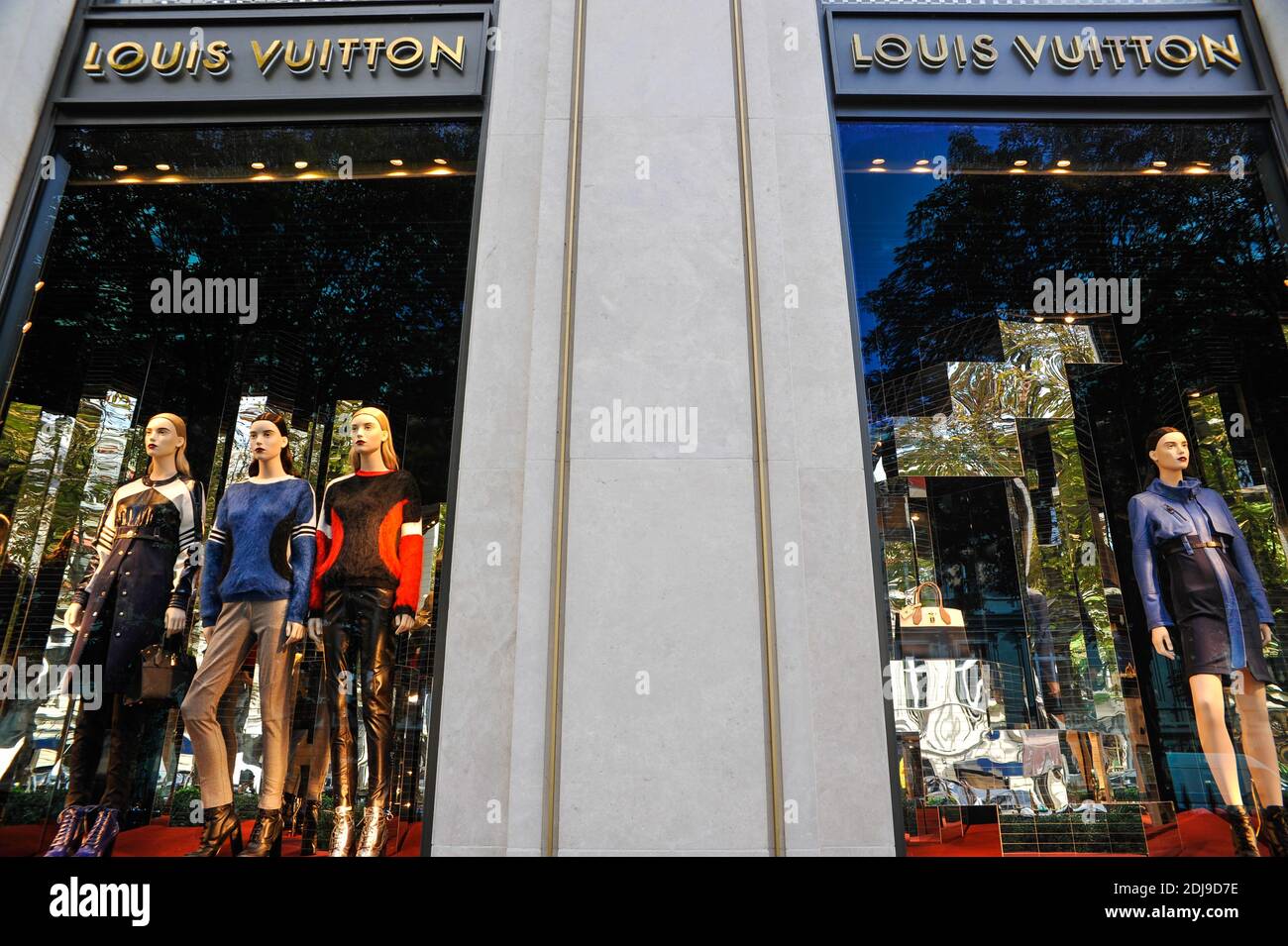 France, Paris, Luxury shops on Montaigne Avenue, Louis Vuitton Stock Photo  - Alamy