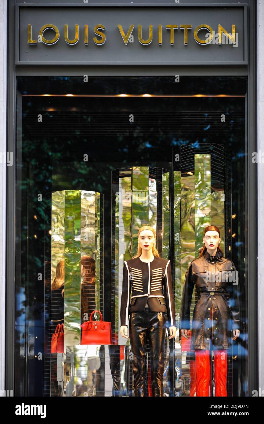 Louis Vuitton store entrance and display windows on Avenue Montaigne, Paris  - street of elegant, luxury, designer fashion shops Stock Photo - Alamy