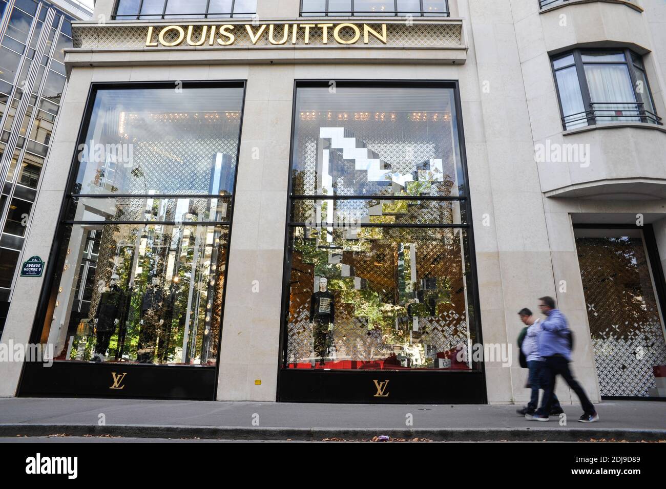 PICT0520/Paris City/Champs Elysées/Magasin Louis Vuitton