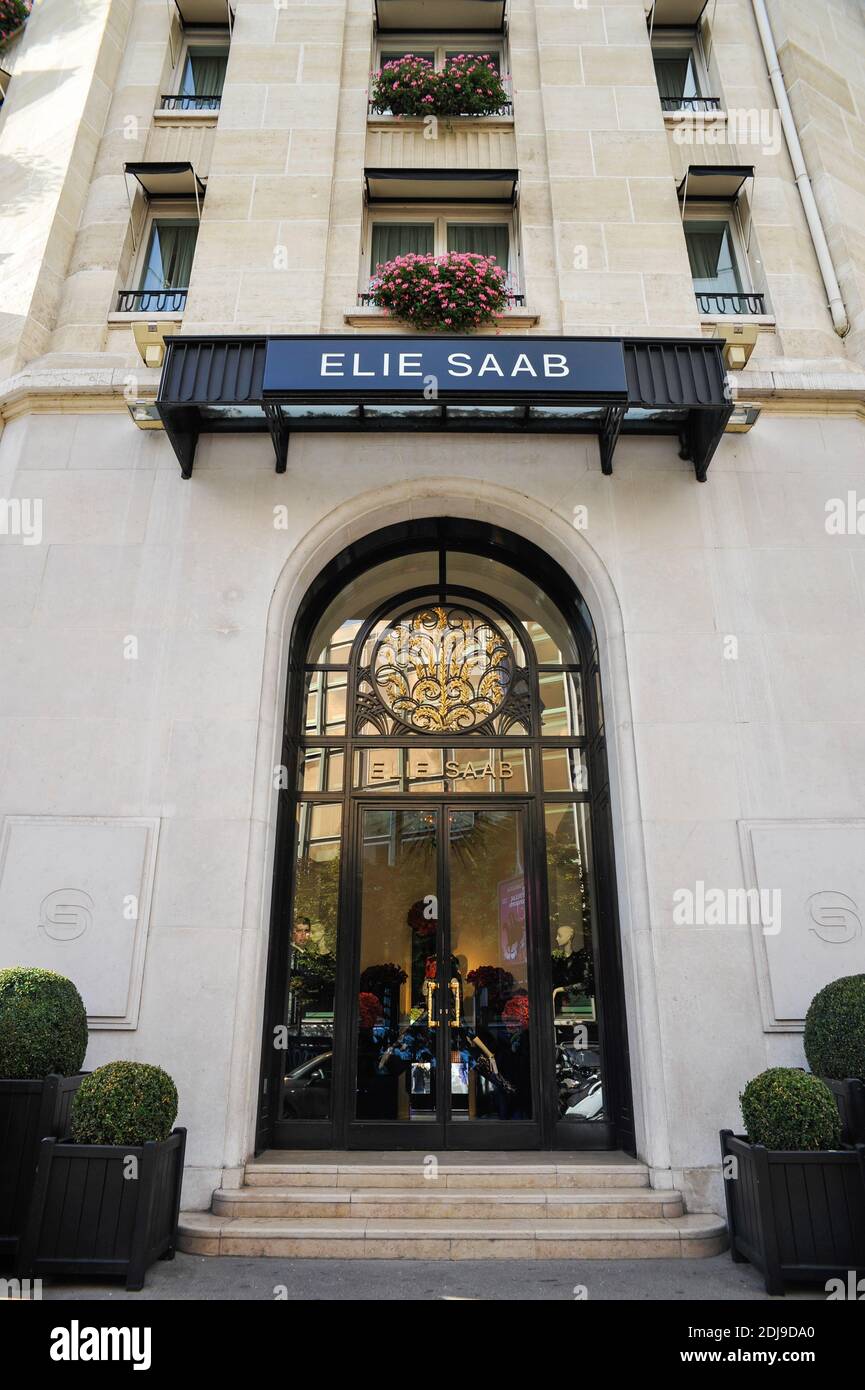 ELIE SAAB a shop located on Avenue Avenue George V in Paris, France on  September 26, 2016. Photo by Bastien Guerche/ABACAPRESS.COM Stock Photo -  Alamy