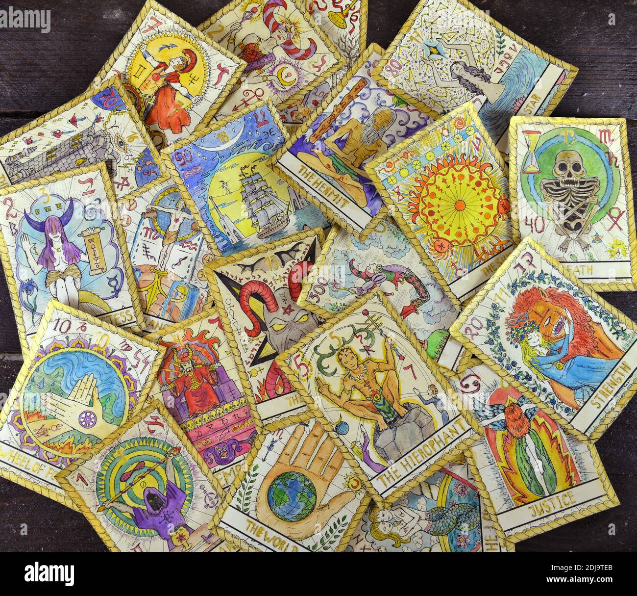 Old Tarot Cards Magician Stock Illustrations – 439 Old Tarot Cards