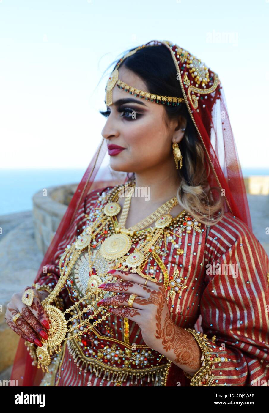 A beautiful model wearing a traditional Omani dress Stock Photo - Alamy