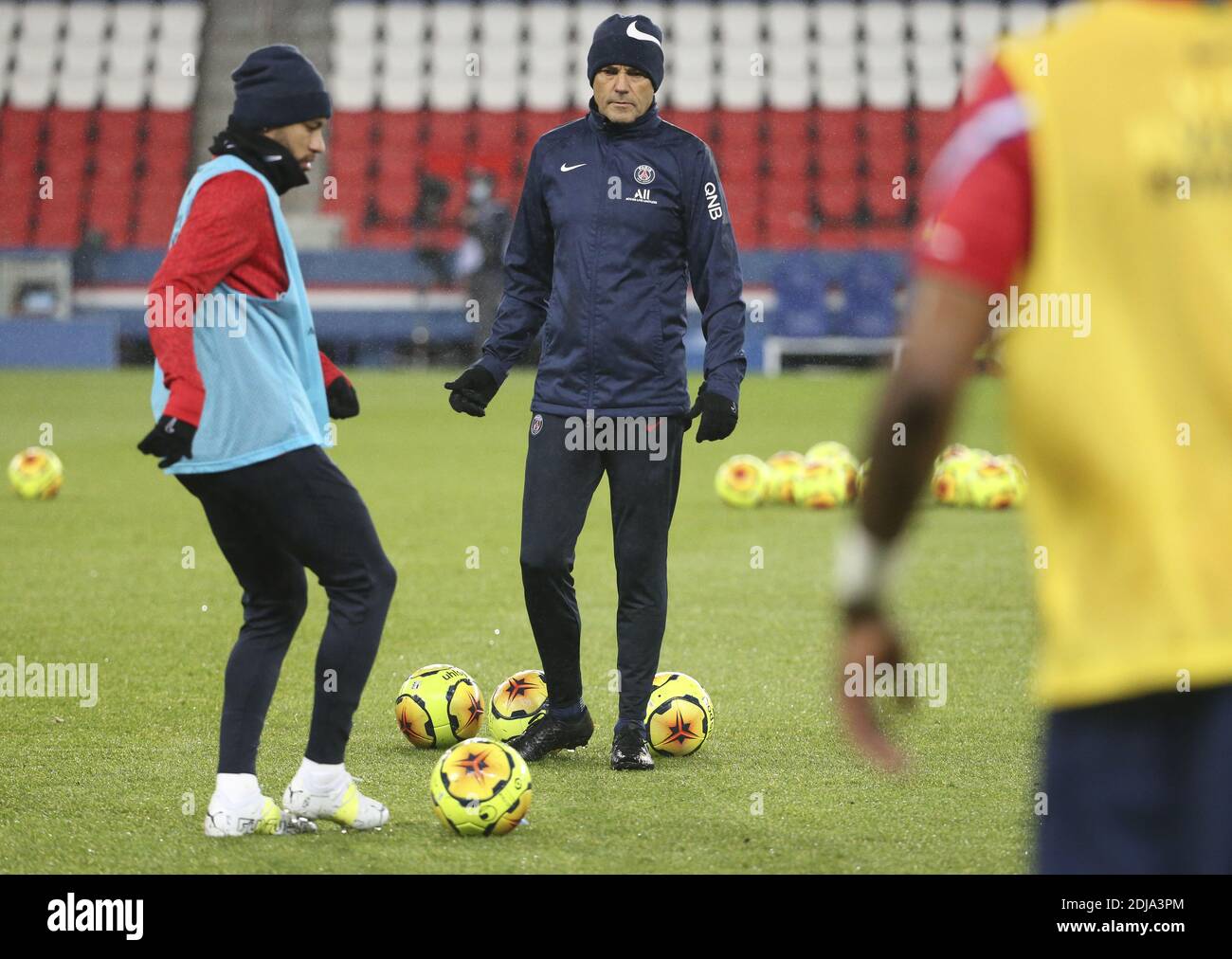 Assistant coach of PSG Arno Michels during the warm up before the French championship Ligue 1 football match between Paris Saint / LM Stock Photo