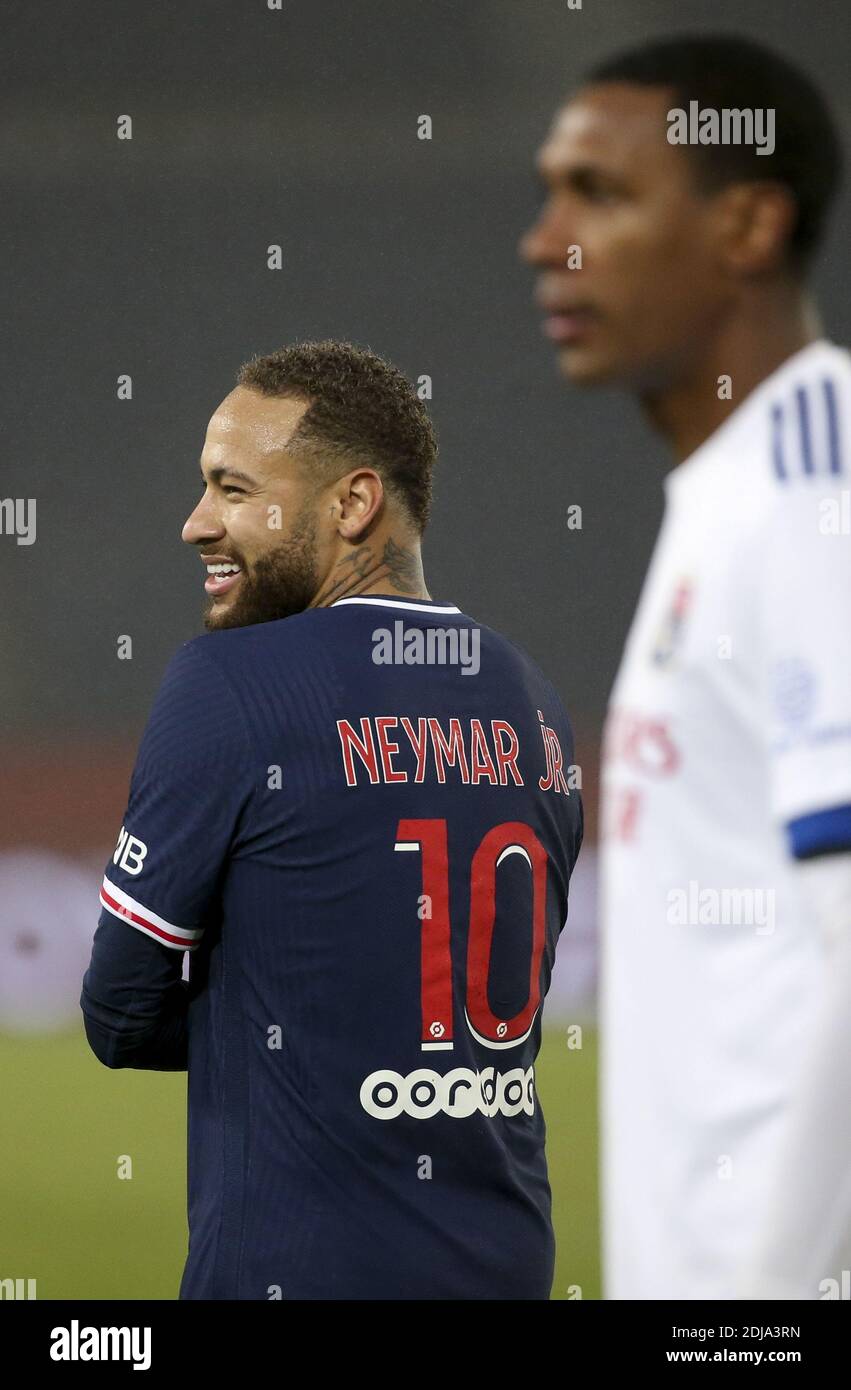 Neymar Jr of PSG, Marcelo Guedes of Lyon during the French championship Ligue 1 football match between Paris Saint-Germain (PSG) / LM Stock Photo