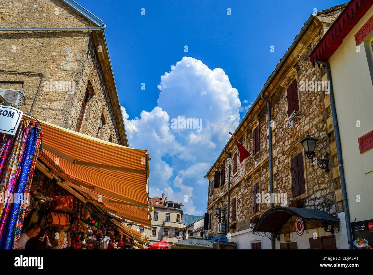 Huge street market hi-res stock photography and images - Page 14 - Alamy