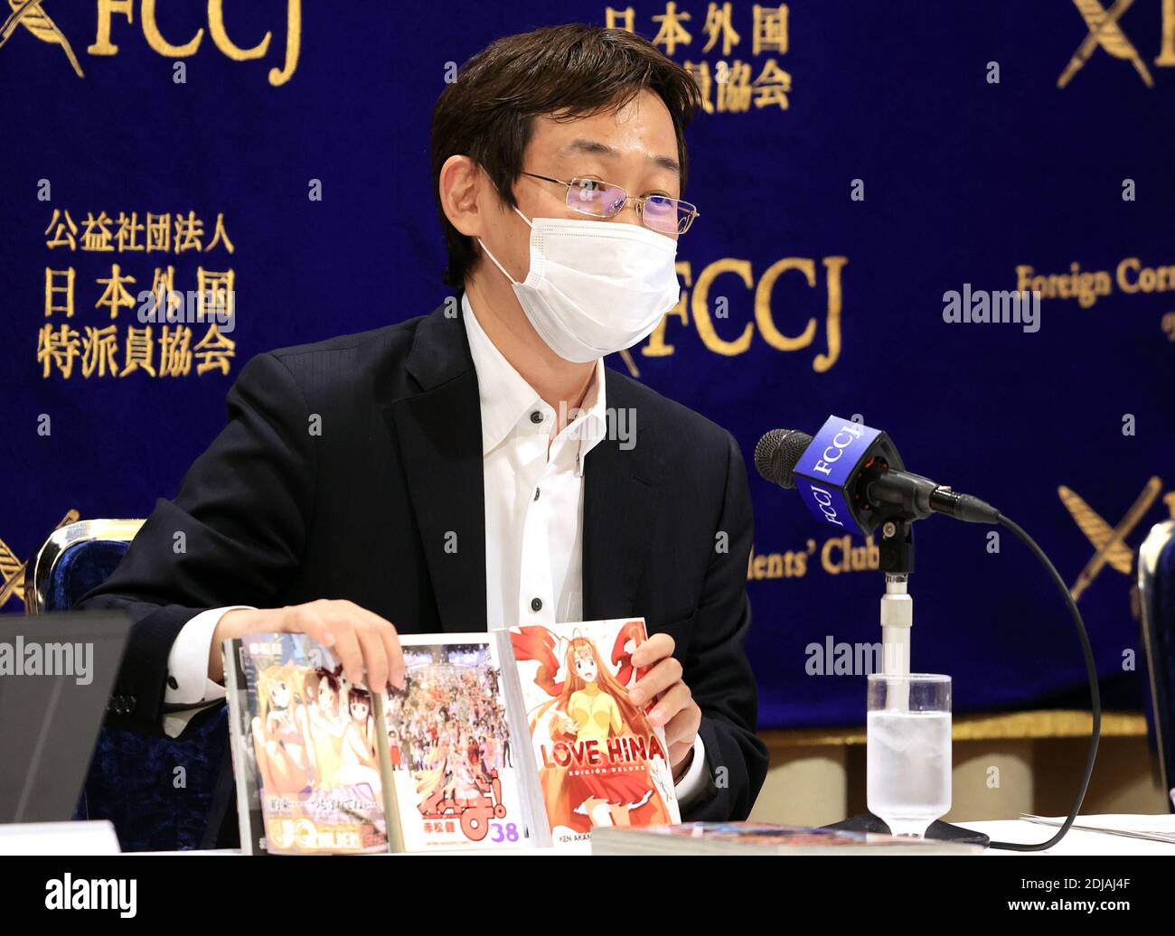 Tokyo Japan 14th Dec Japanese Manga Comic Artist And Managing Director Of Japan Cartoonists Association Ken Akamatsu Displays His Comic Books As He Attends A Press Conference Against Manga Comic Piracy