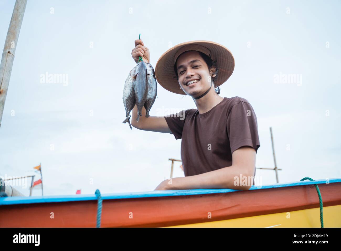 Fish pose catch hi-res stock photography and images - Page 2 - Alamy
