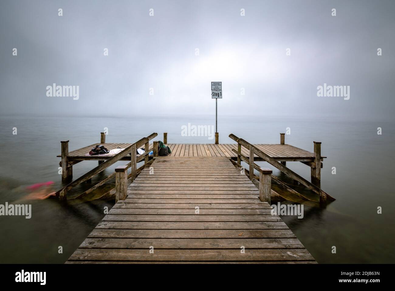 Steg am Morgen im Dezember am Starnberger See Stock Photo