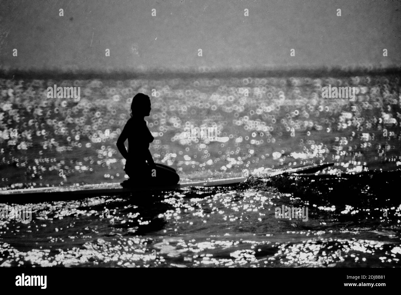 Person kneeling silhouette hi-res stock photography and images - Alamy