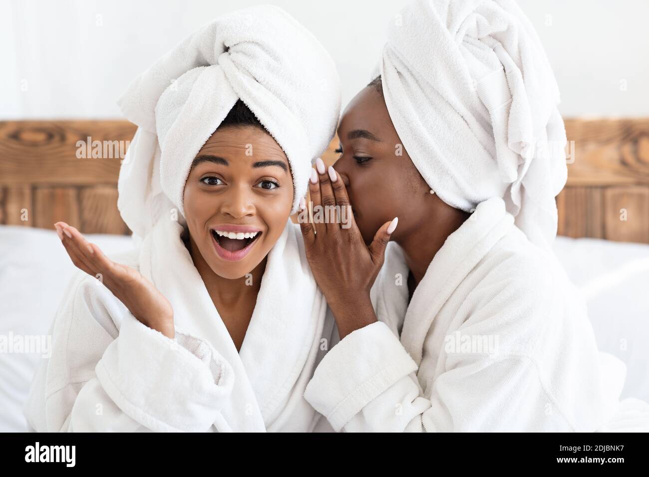 Girlfriends laughing african american hi-res stock photography and ...