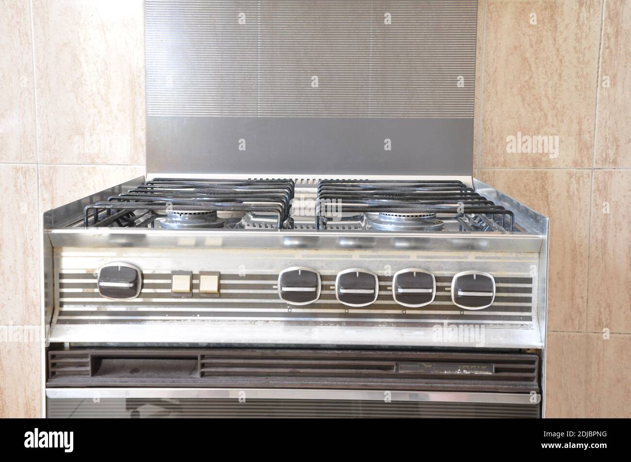 Vintage stove from the 70s, highlighting the ignition buttons, grill