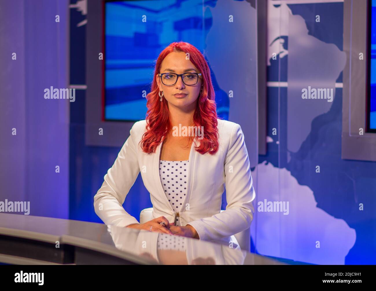 Woman Newscaster One High Resolution Stock Photography And Images Alamy